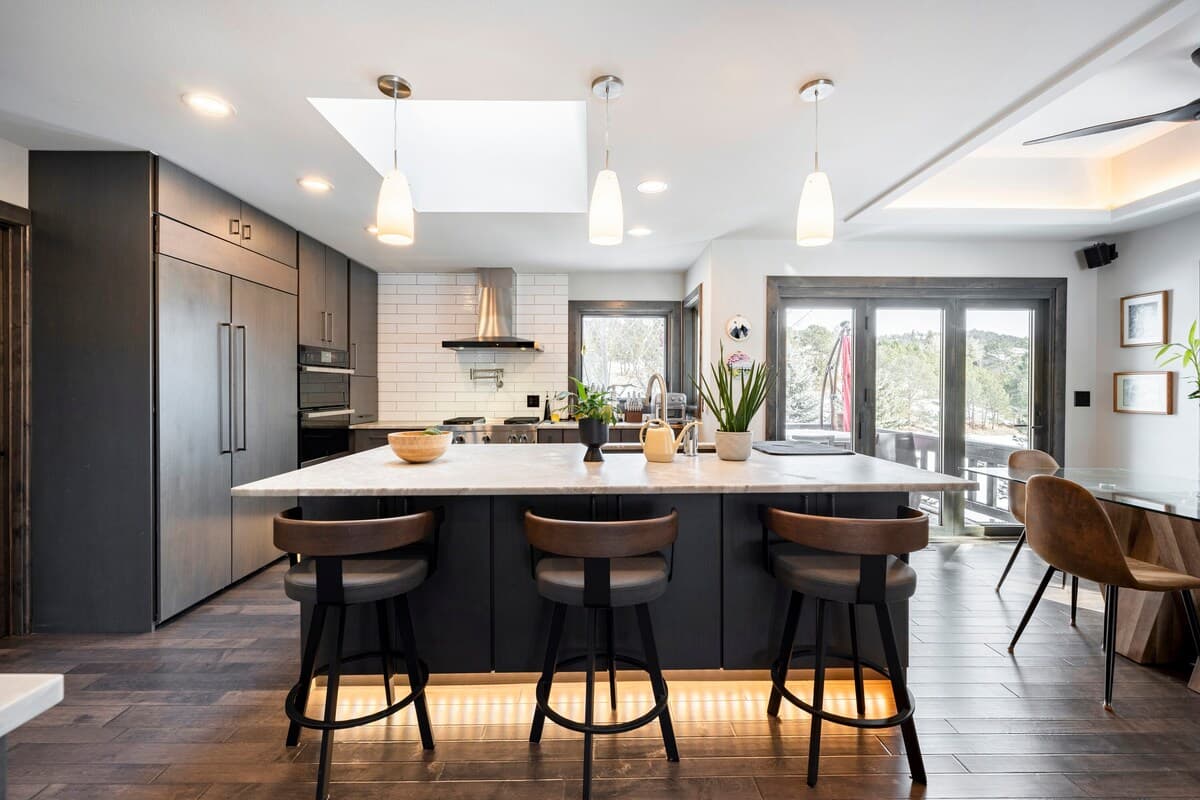 A pristine Corvus Homes managed kitchen